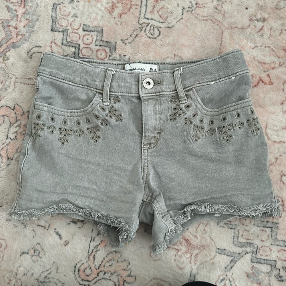 Girl’s Abercrombie shorts 🩵